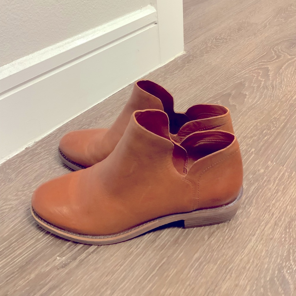 Gianni Bini Leather Brown Boots